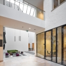 Dubbelglas systeemwand in de centrale hal