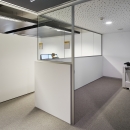 IQ-Single glass wal conbined with half closed wall