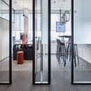 Full glass T-connection of double glass partitions