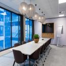 Meeting room with TV screen mounted on a closed partition iQ PRO Stud
