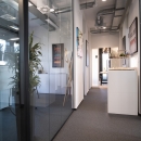 Singel glass partition