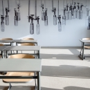 Gesloten systeemwand in klaslokaal