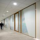Partition wall covered with a printed film 