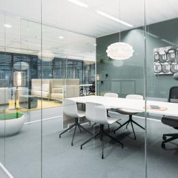 Single glass partition at Prinsenhof WTC The Hague