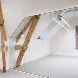 A partition wall made out of cutting loss of glass