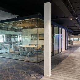 QQ2 double glass free standing office unit
