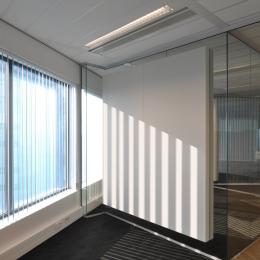 iQ Mute acoustic panels on a iQ-Single glass wall