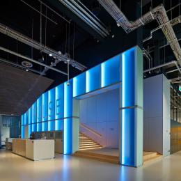 Blue light behind the IQ-Single glass wall at Pulse Delft