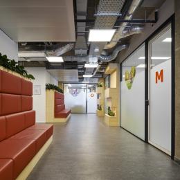 Acoustic laminated glass in partitions wall with double glass