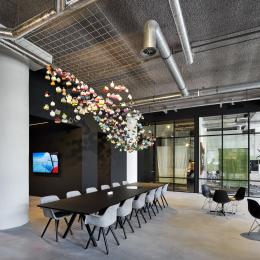 Double glass Route 66 office wall with industrial look an feel