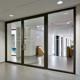 Brandwerende wand EW30 met extra brede deuren