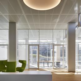 Extra high glass wall with double glazing