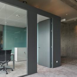 Fully free standing QQ2 office box