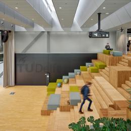 7 meter high glass wall at Pulse Delft