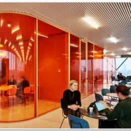 Meeting room with parition wall with pink film of QbiQ