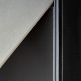 Detail of the glass meeting the steel construction