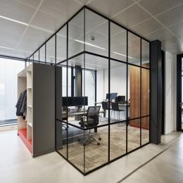 Office wall IQ-Single with classic vertical and horizontal grid