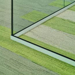 Corner detail single glass partition wall without vertical stand