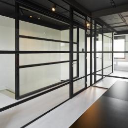 QbiQ "Route 66" partition wall with industrial look