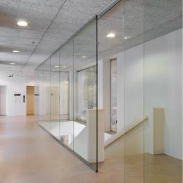 Fall through safety glass around staircase an sliding door