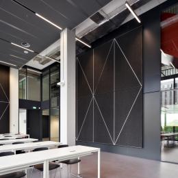 Extra high partition wall with acoustic elemens added