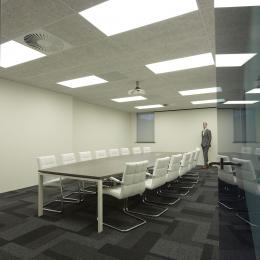 Boardroom at Lucrasoft Hendrik-Ido-Ambacht with blue glass door