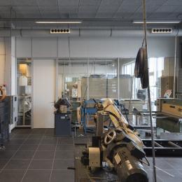 Glazen syteemwand met hoge geluidisolatie