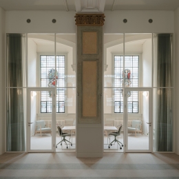 4 meter high glass partition at Adagio in Amsterdam