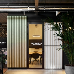 Glass partition with horizontal division