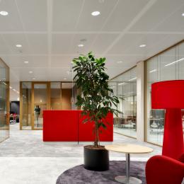 multiple silence rooms and a long partition wall on the right side