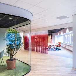 iQ Single partition with curved glass