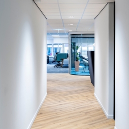 iQ Single partition with curved glass