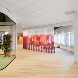 iQ Single partition with curved glass