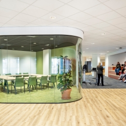 iQ Single partition with curved glass