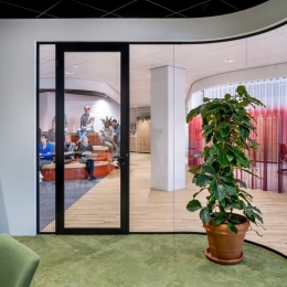 iQ Single partition with curved glass