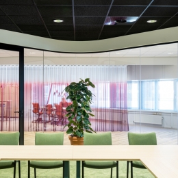 iQ Single partition with curved glass