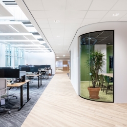 iQ Single partition with curved glass