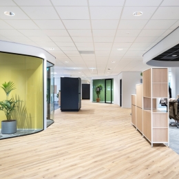 iQ Single partition with curved glass