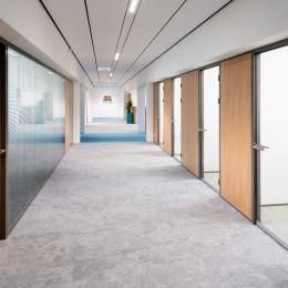 Double glass corridor divding partition with blinds between the glass