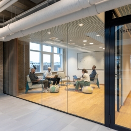 Fire resistant glass wall with Ei60 classification at Nikhef Amsterdam.
