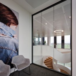 Fall-through safty glass at Positive Footprint Wearhouse Dorsten Germany
