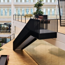 Glass partitions at Plus Ultra Leiden