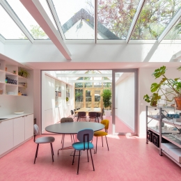 Glass walls at Roffaa Rotterdam 