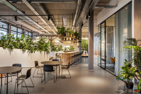 A meeting room with curved glass on the right side
