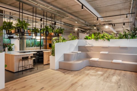 A bar on the leftside and in the front a place to present