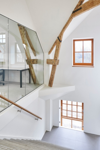 A stair with on the left side a partition wall of QbiQ