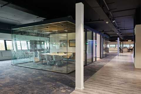 QQ2 double glass free standing office unit