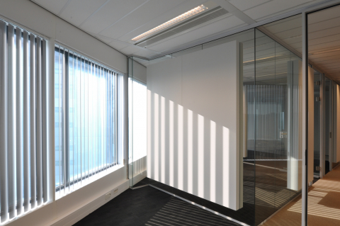 iQ Mute acoustic panels on a iQ-Single glass wall
