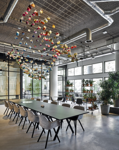 Double glass Route 66 office wall with industrial look an feel