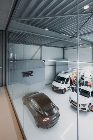 Fall through safety glass with a view on the workshop at Wraptor Nootdorp